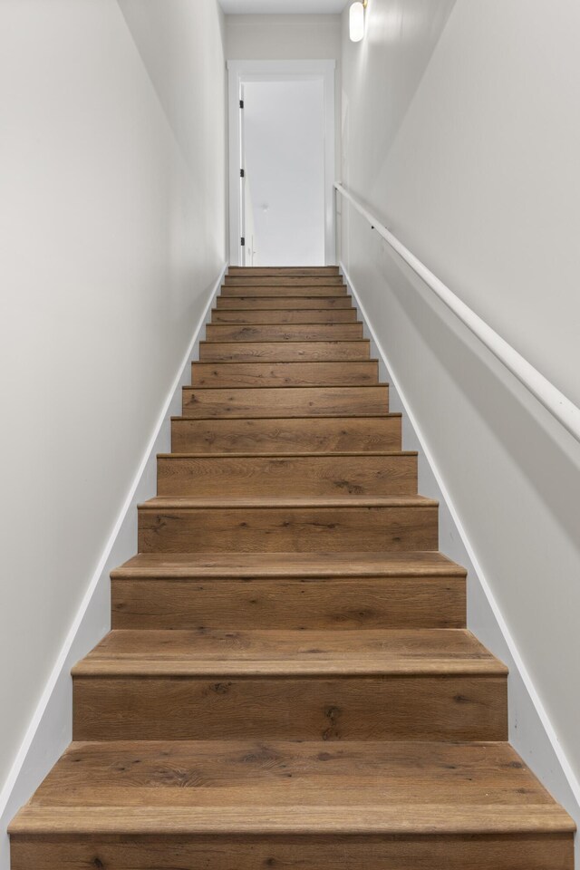 323 Conway St, Frankfort, KY 40601 - view of stairway