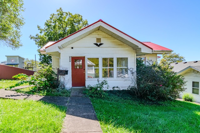 view of front of house with a front yard