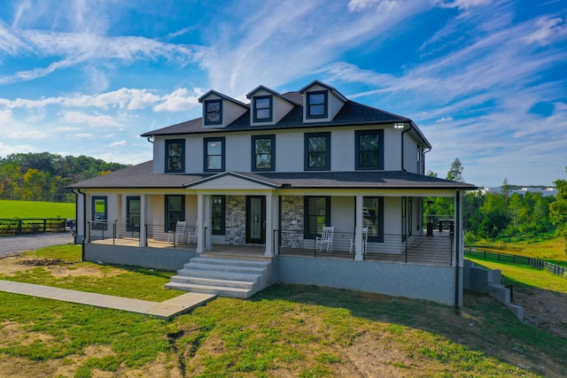 view of front facade featuring a porch and a front lawn