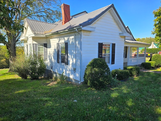 view of side of property with a lawn