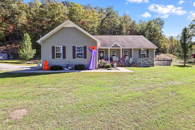 ranch-style home featuring a front lawn and covered porch