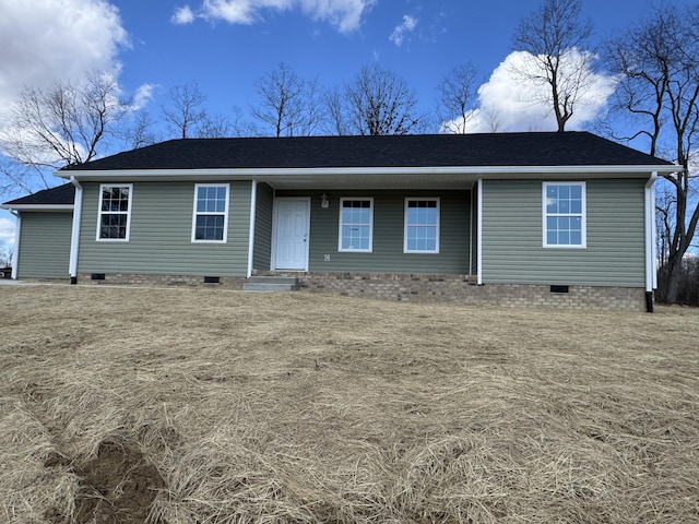 ranch-style house featuring crawl space