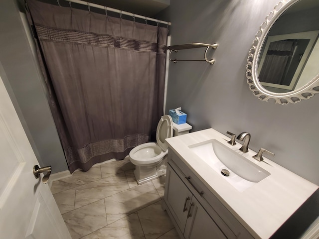 bathroom with a shower with curtain, vanity, and toilet