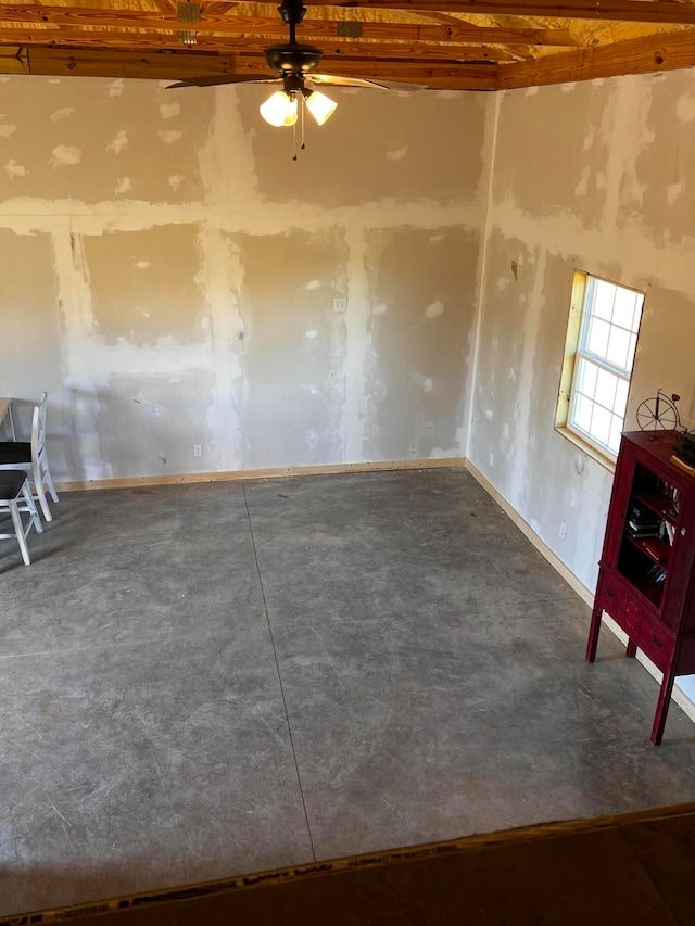 empty room featuring ceiling fan