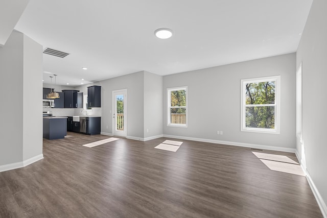 unfurnished living room with dark wood-style floors, recessed lighting, visible vents, and baseboards