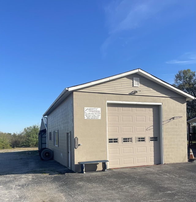 view of detached garage