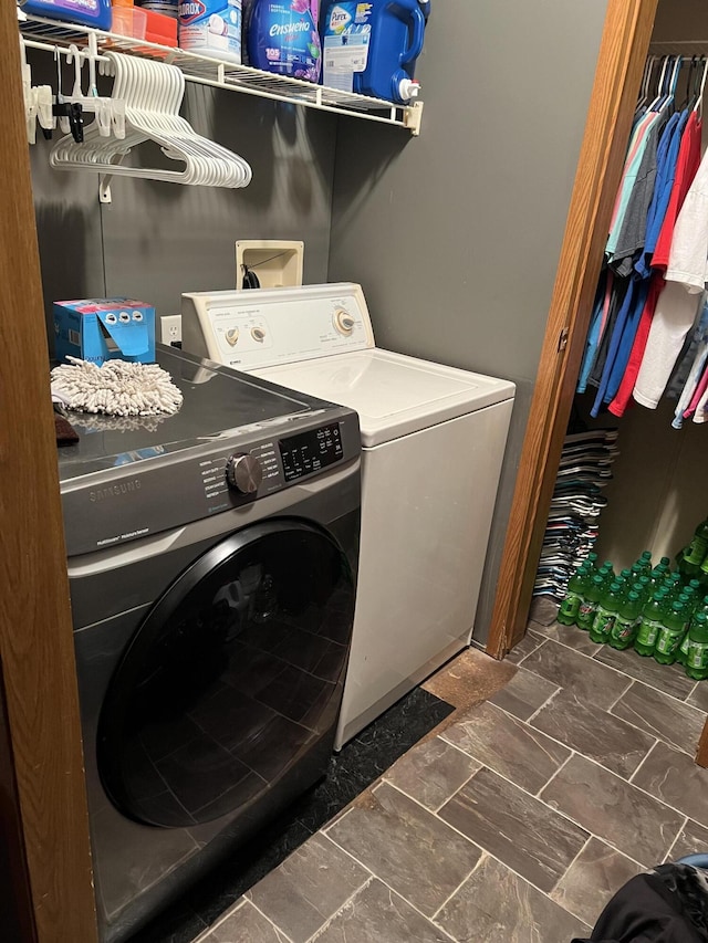 laundry area with laundry area and washing machine and clothes dryer