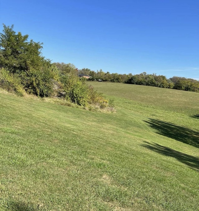 view of yard featuring a rural view