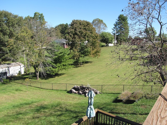 view of yard featuring a rural view