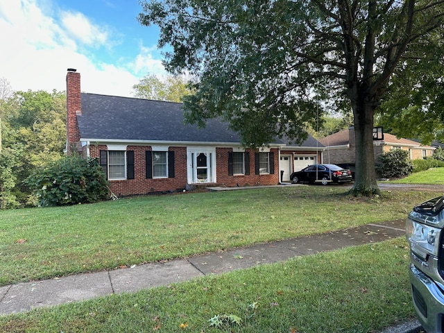 view of front facade featuring a front lawn and a garage