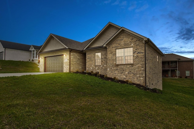 view of front facade featuring a garage and a yard