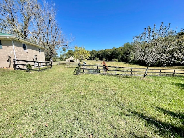 view of yard featuring a rural view