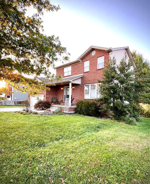 front of property with a front lawn