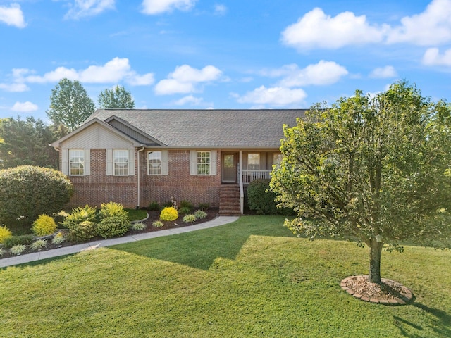 single story home featuring a front lawn