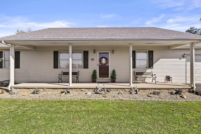 ranch-style home with a front lawn and a porch