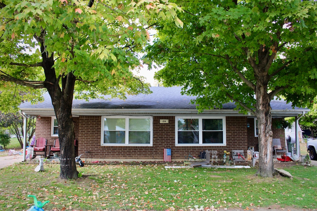 view of front of home with a patio and a front yard