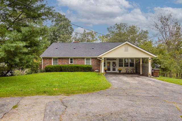 ranch-style house featuring a front lawn