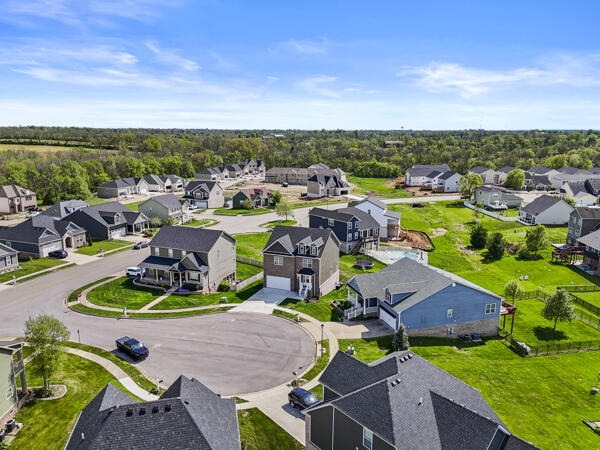 birds eye view of property with a residential view