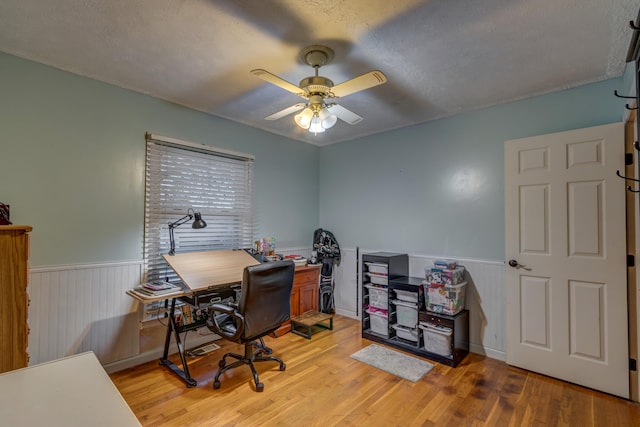 office space featuring light hardwood / wood-style flooring, a textured ceiling, and ceiling fan