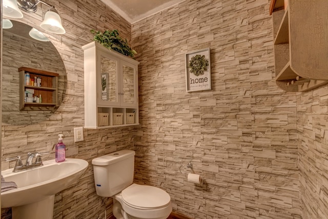 bathroom featuring toilet and sink