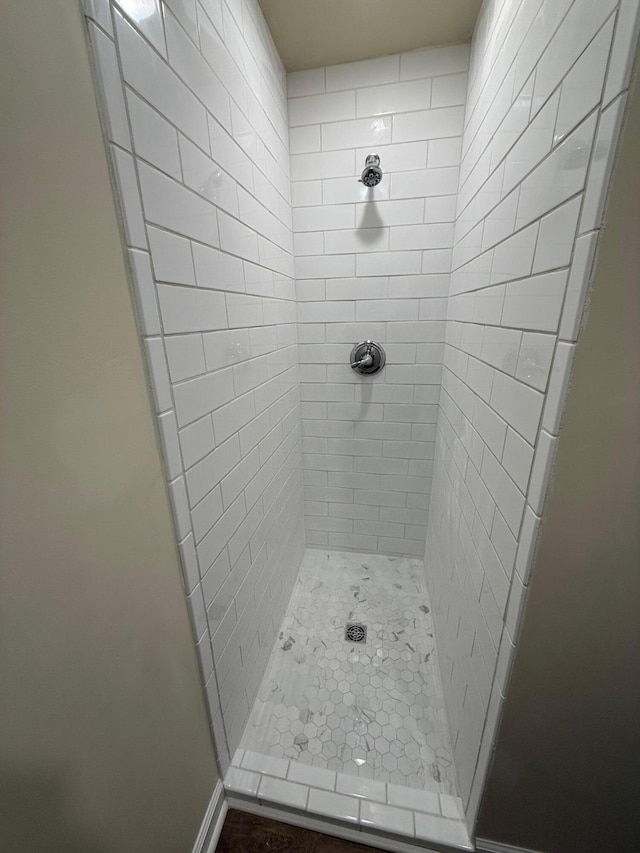 bathroom with a tile shower