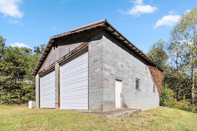 exterior space with a yard