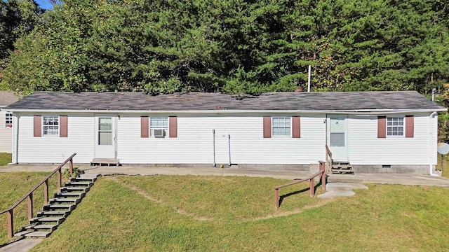 manufactured / mobile home with cooling unit and a front yard