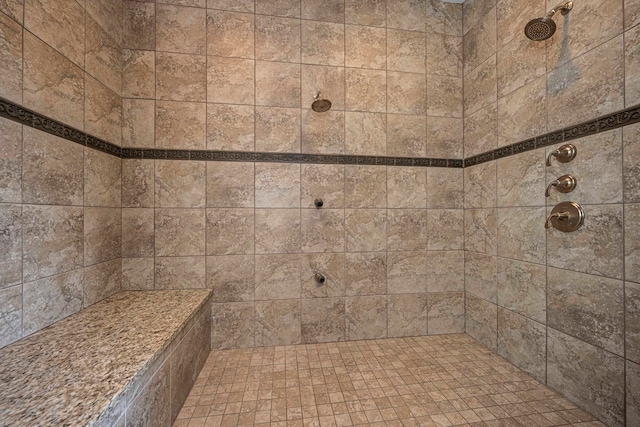 bathroom featuring tiled shower