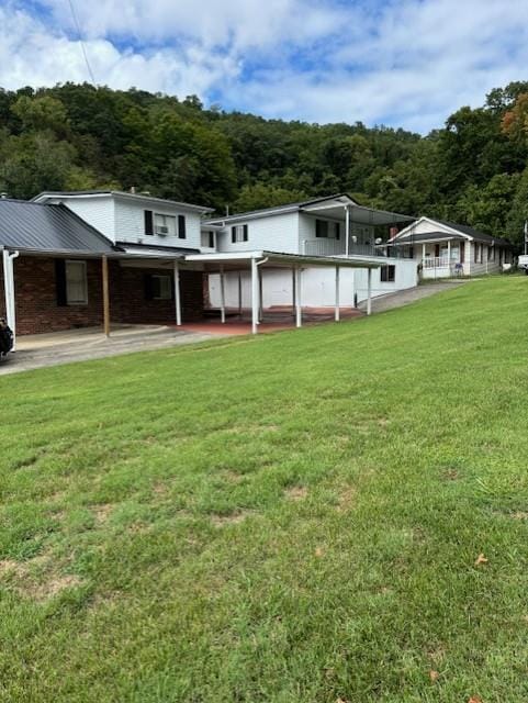 exterior space featuring a lawn