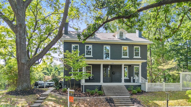 view of front of property featuring covered porch