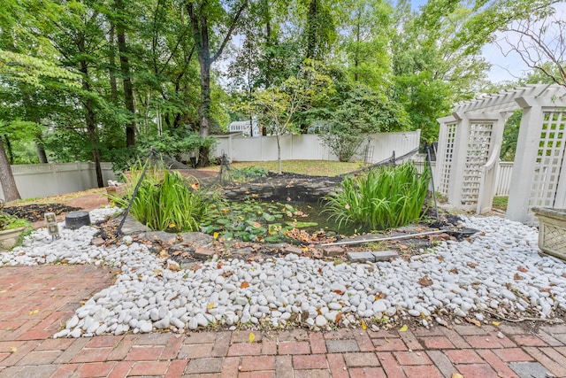 view of yard featuring a pergola