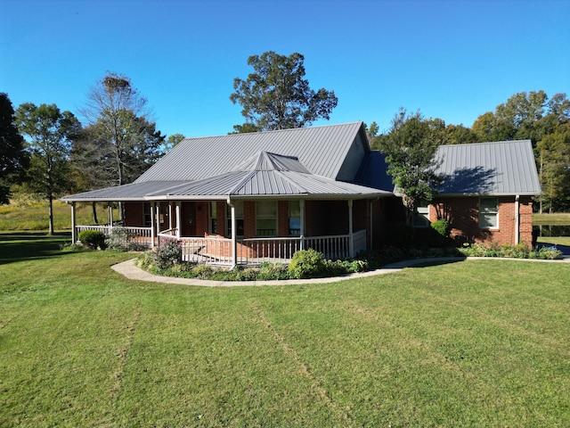 farmhouse featuring a porch and a front yard