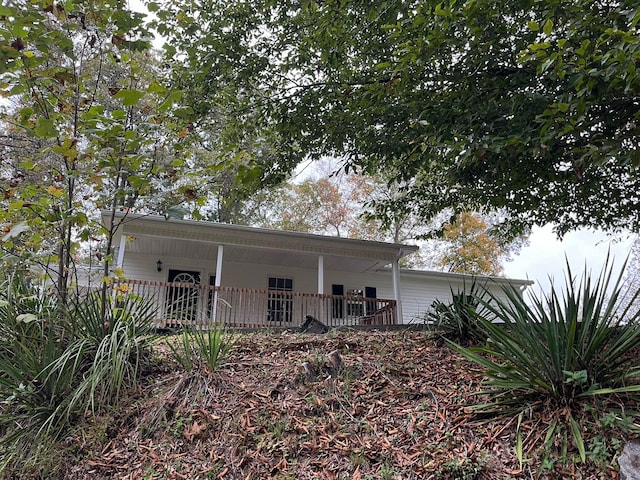 exterior space with a porch