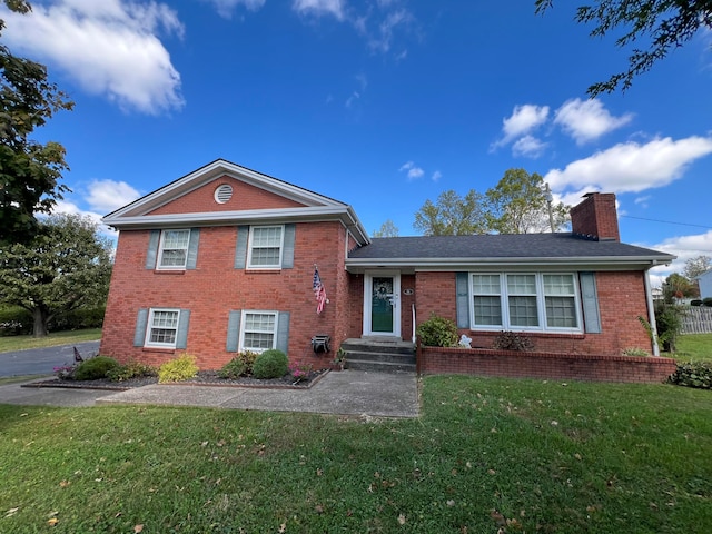 tri-level home featuring a front lawn