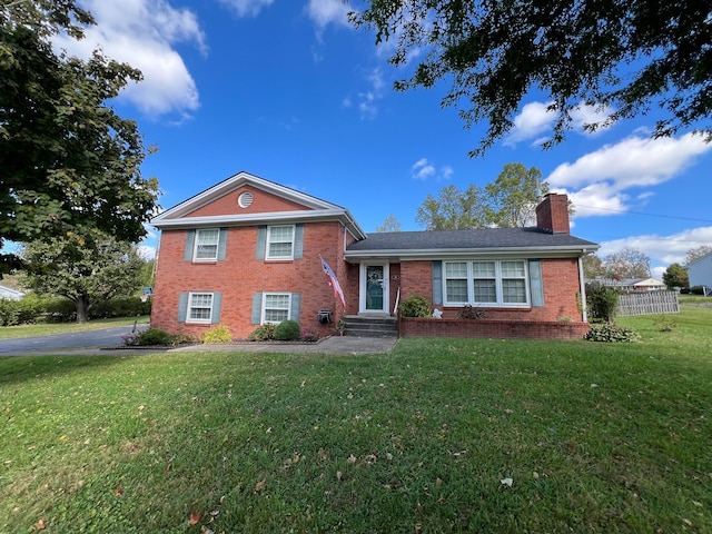 view of front of house featuring a front yard