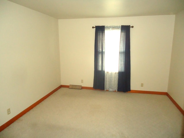 unfurnished room with carpet