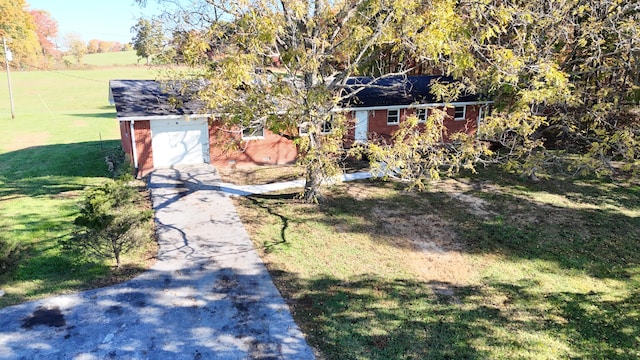 view of yard featuring a garage