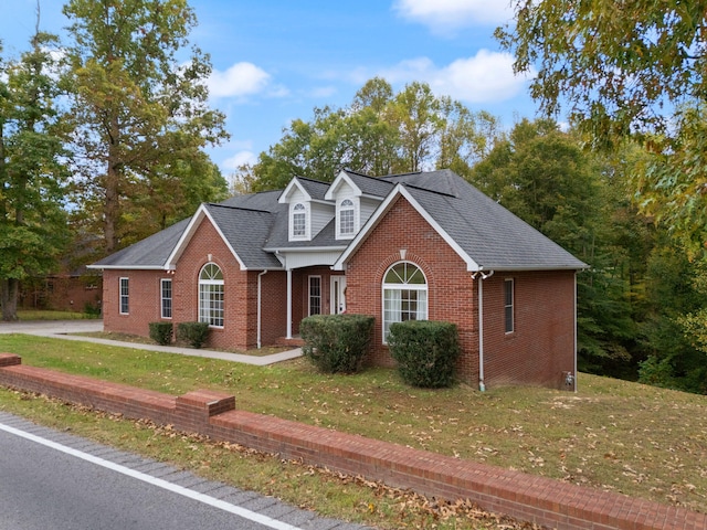 view of front of property with a front lawn