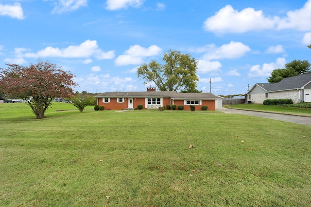 single story home featuring a front lawn