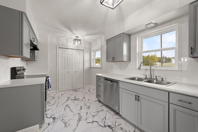 kitchen featuring stainless steel appliances, sink, a wealth of natural light, and gray cabinets