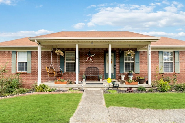 view of front facade featuring a front lawn and a porch