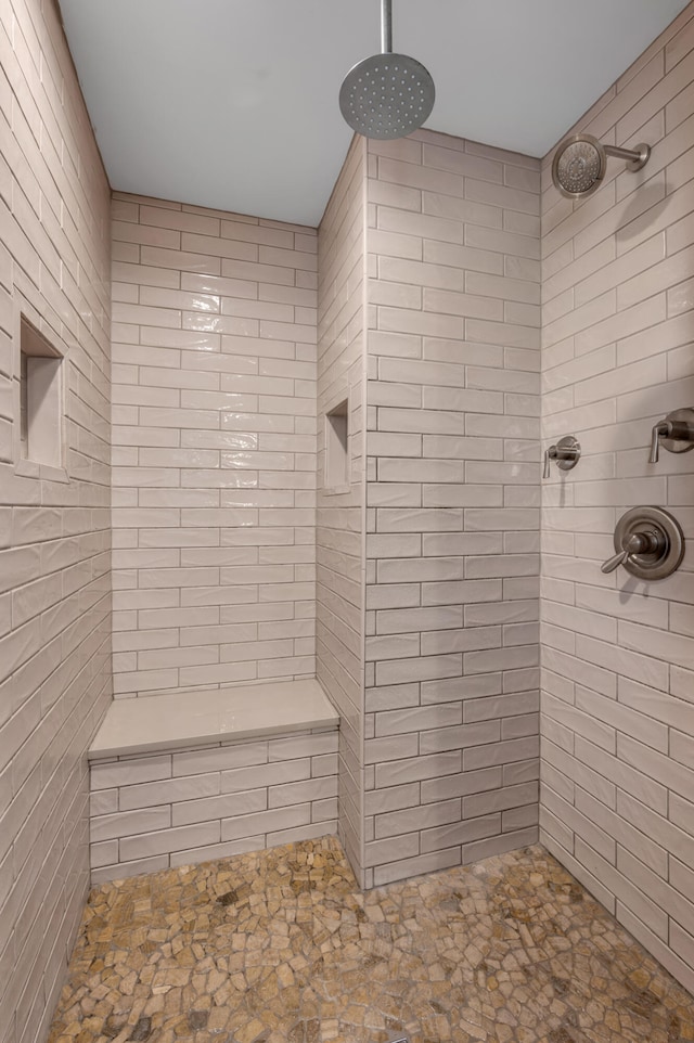 bathroom featuring a tile shower