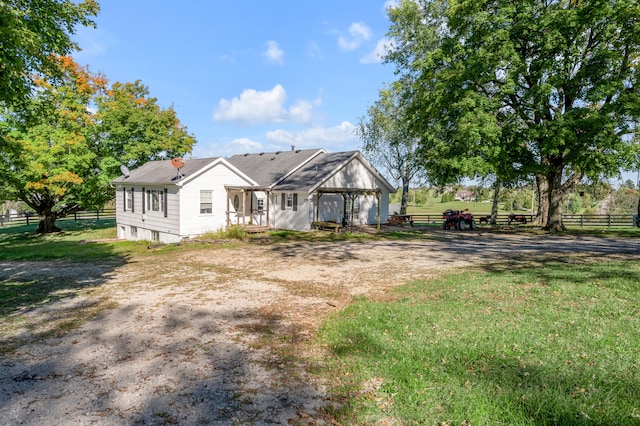 view of front facade with a front yard