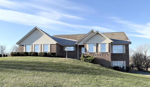 ranch-style house featuring a front yard