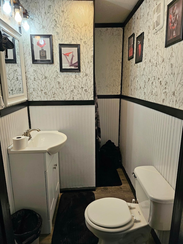 bathroom with toilet, a wall mounted AC, and vanity