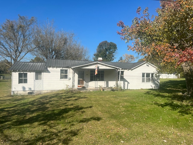 view of front of property with a front lawn