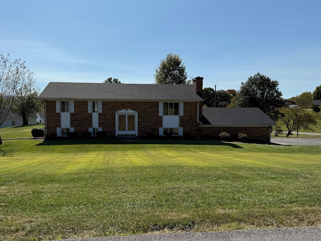 view of front facade featuring a front yard