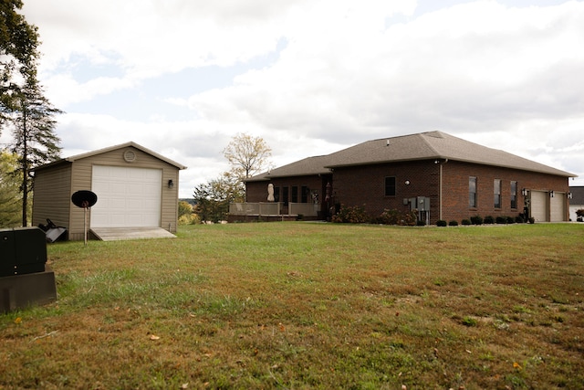 view of yard with an outbuilding and a garage