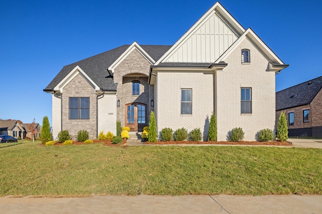 view of front facade with a front lawn