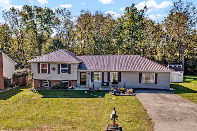 view of front of home with a front lawn